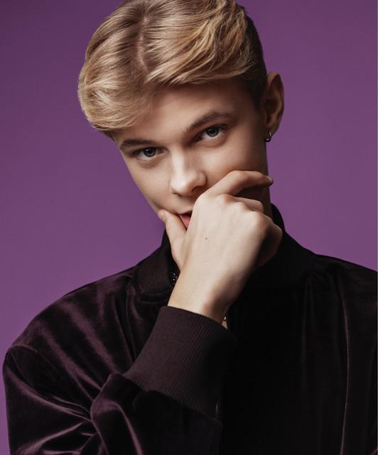 Pressbild för Theoz