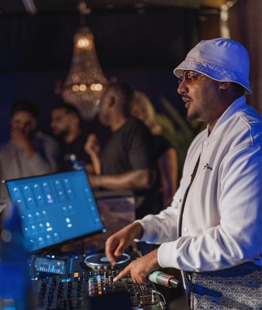 Pressbild för takenoelz