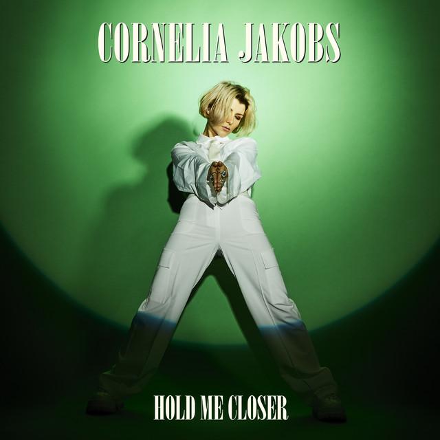 Omslag för Hold Me Closer