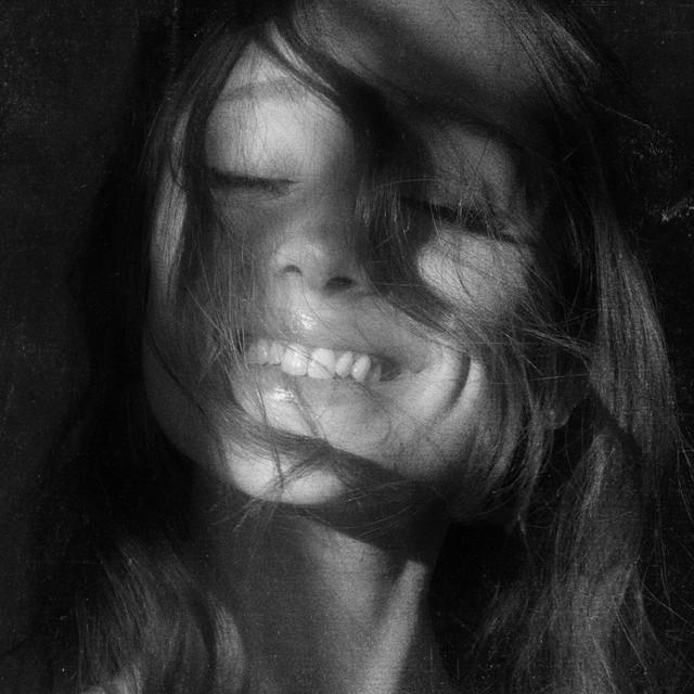 petal – Ariana Grande