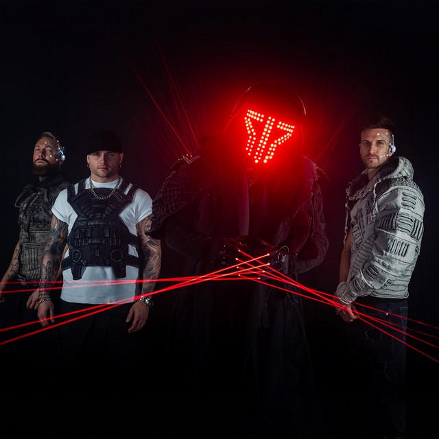 Heroes Are Calling – Smash Into Pieces